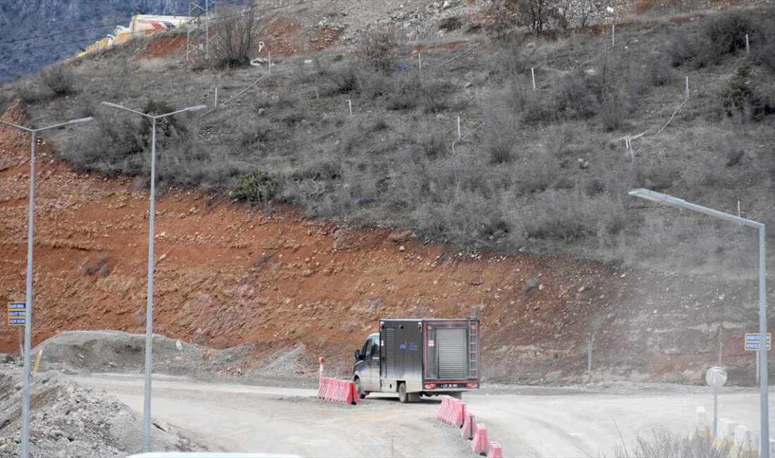 Erzincan'ın İliç ilçesinde maden ocağındaki toprak kaymasında kaybolan 9 işçiye