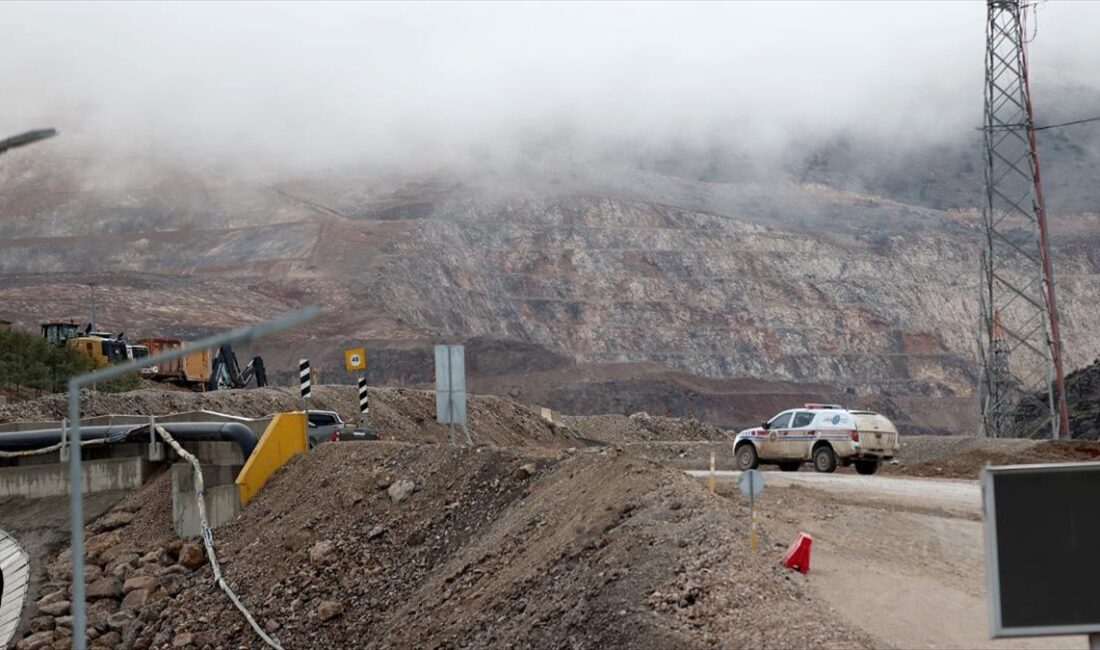Erzincan'ın İliç ilçesinde maden ocağındaki heyelanda toprak altında kalan işçilere