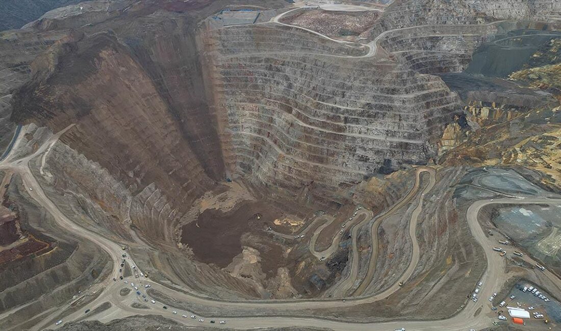 Erzincan'ın İliç ilçesinde maden ocağında meydana gelen toprak kaymasına ilişkin