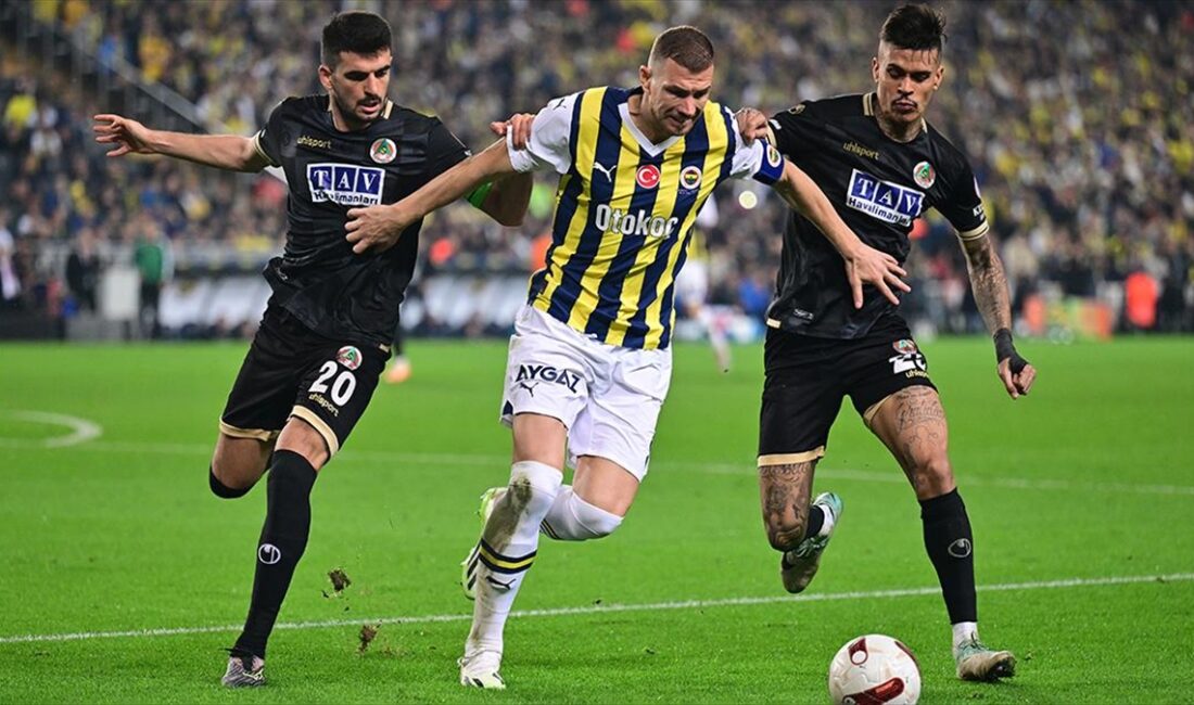 Trendyol Süper Lig'in 25. haftasındaki Fenerbahçe-Corendon Alanyaspor müsabakası 2-2 berabere