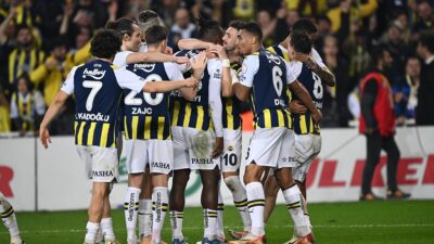 Trendyol Süper Lig'in 27. hafta mücadelesinde Fenerbahçe sahasında Kasımpaşa'yı 2-1