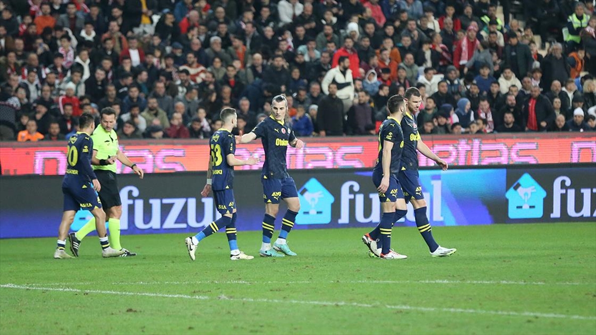 Trendyol Süper Lig'in 24. haftasında Fenerbahçe, konuk olduğu Bitexen Antalyaspor'u