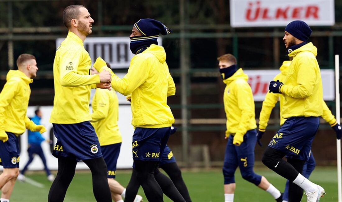 UEFA Avrupa Konferans Ligi son 16 turunda mücadele edecek Fenerbahçe,
