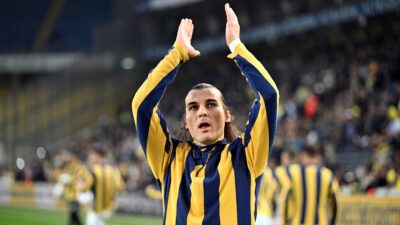 Fenerbahçe'nin milli futbolcusu Çağlar Söyüncü, sarı-lacivertli forma altında iyi bir