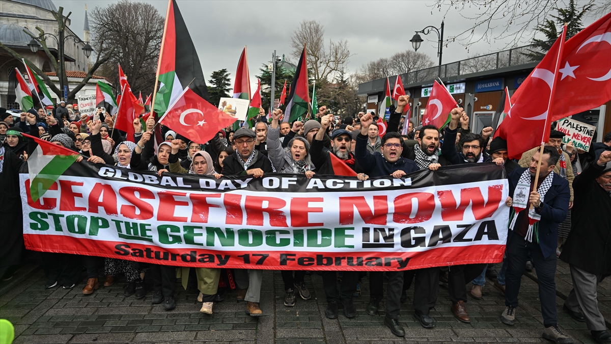 İSTANBUL (AA) – İsrail’in, Filistin’e karşı yaptığı insanlık suçlarını protesto