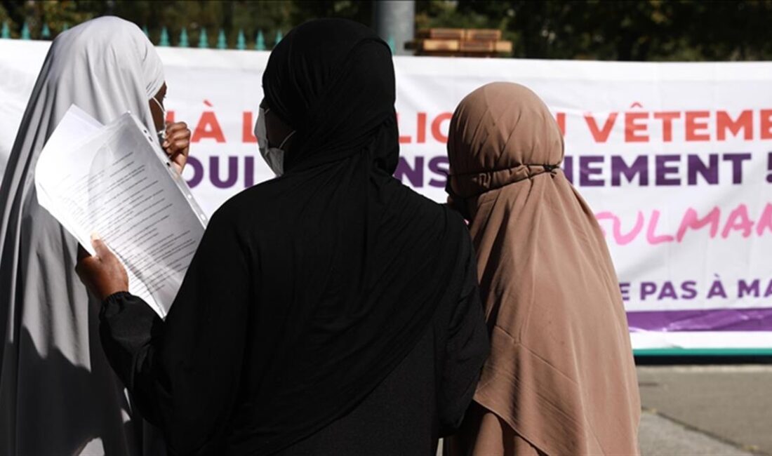 Fransa'da Müslüman kimliğiyle kariyer yapmak isteyen kadınlar, yeterli eğitim ve