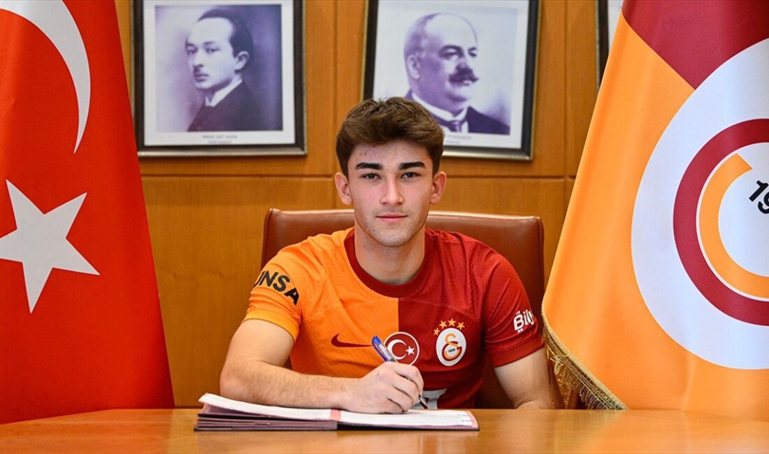 Galatasaray Kulübü, 19 yaşındaki sağ bek Ali Turap Bülbül'ün sözleşmesini