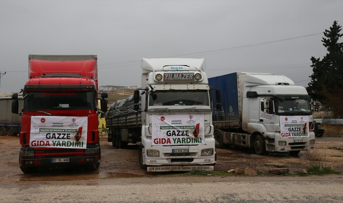 GAZIANTEP (AA) – İçinde gıda ürünlerinin bulunduğu 5 bin koli
