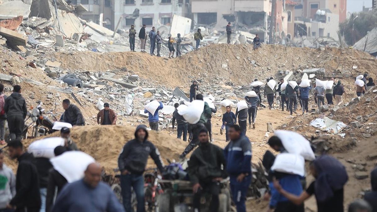İsrail'in aç ve susuz bırakarak kıtlığa yol açtığı Gazze Şeridi'nin