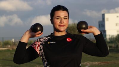 Gülle atmada 19 Türki​​​​​​​ye şampiyonluğu bulunan Büşra Hatun Ekinci, uluslararası