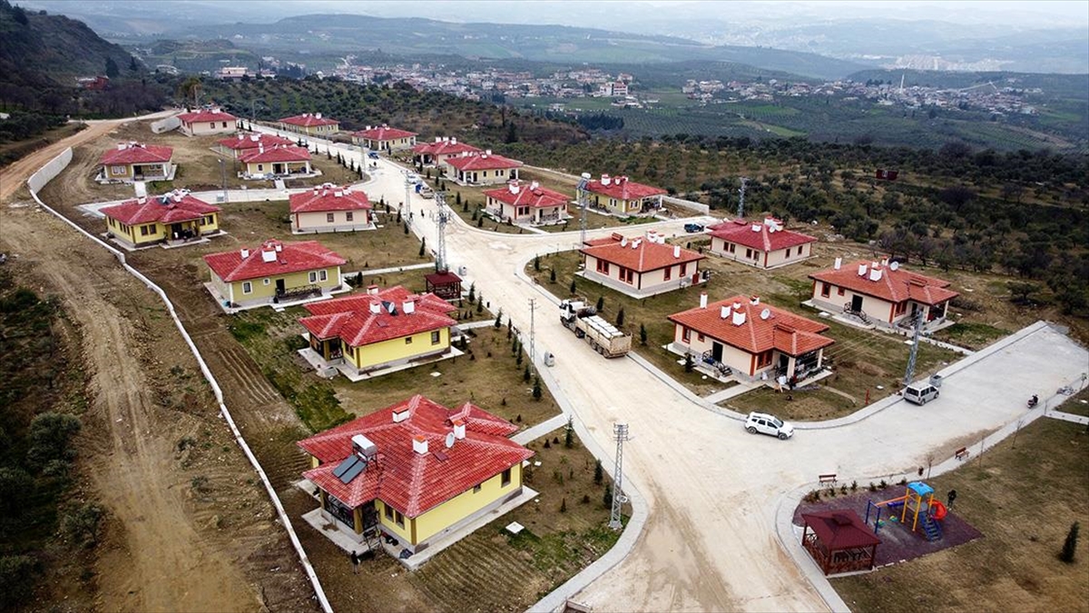 Kahramanmaraş merkezli 6 Şubat'taki depremlerden etkilenen Hatay'ın Altınözü ilçesinde köy