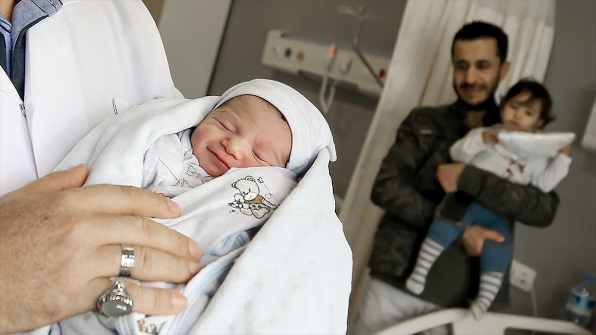 Sağlık Bakanı Koca, "Bir erkek evlat sahibi olan ve evlatlarına