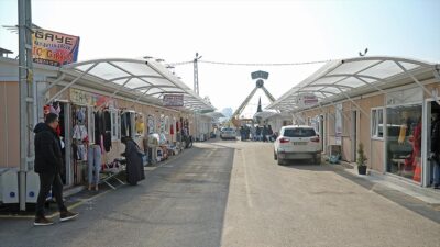 Depremlerden etkilenen kentte iş yeri yıkılan veya ağır hasar gören