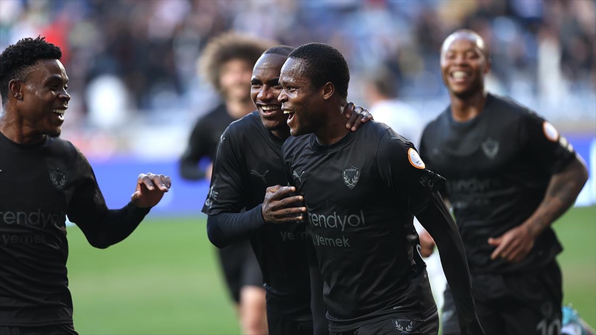 Trendyol Süper Lig'in 24. haftasında Atakaş Hatayspor, Mersin'de konuk ettiği