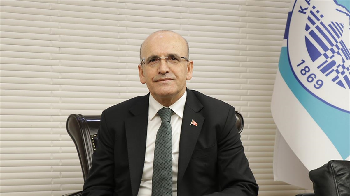 Hazine ve Maliye Bakanı Mehmet Şimşek, Kayseri'de çeşitli ziyaretler yaptı.
