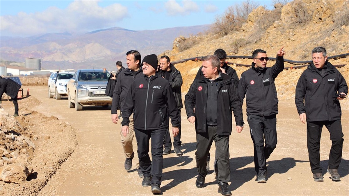 İçişleri Bakan Yardımcısı Münir Karaloğlu ve Erzincan Valisi Hamza Aydoğdu,
