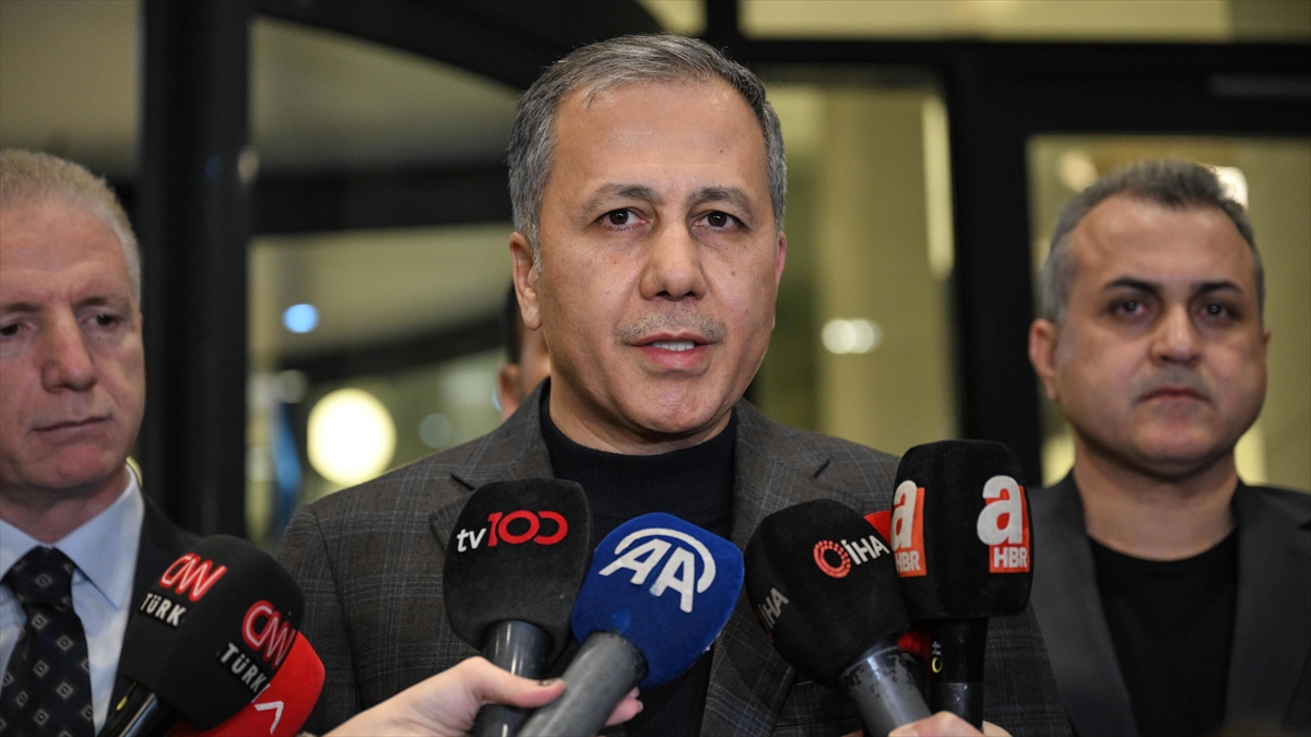 İçişleri Bakanı Ali Yerlikaya, "57 ayrı adrese düzenlenen operasyonlarda 17