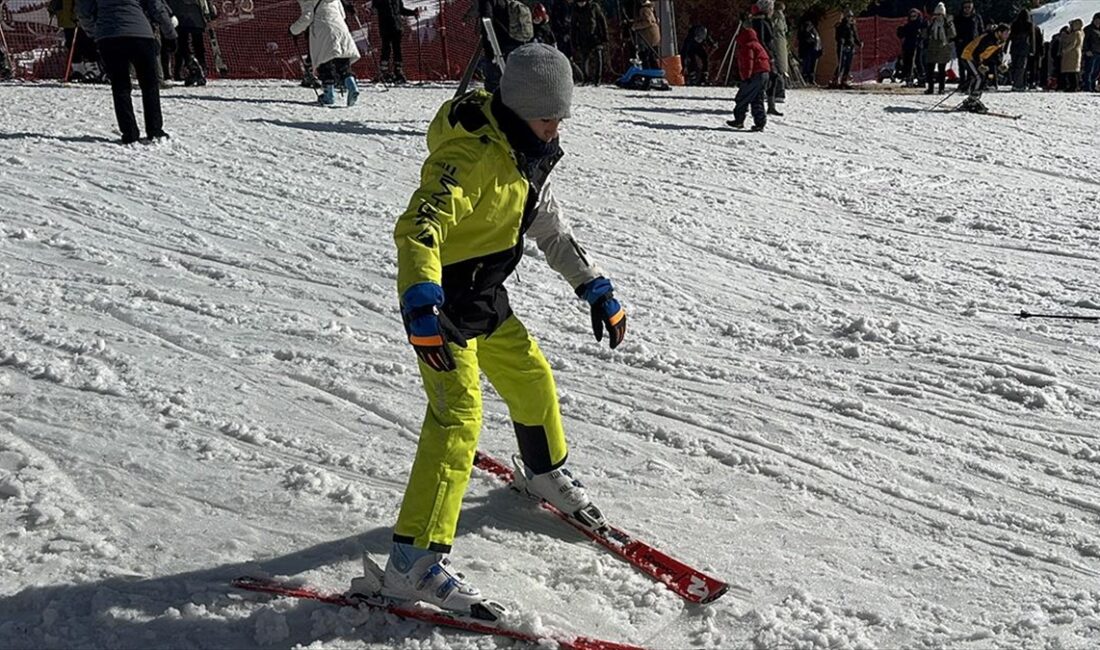 Ilgaz Dağı'ndaki kayak merkezlerinde bu sezon yaklaşık 1500 kişi kayak