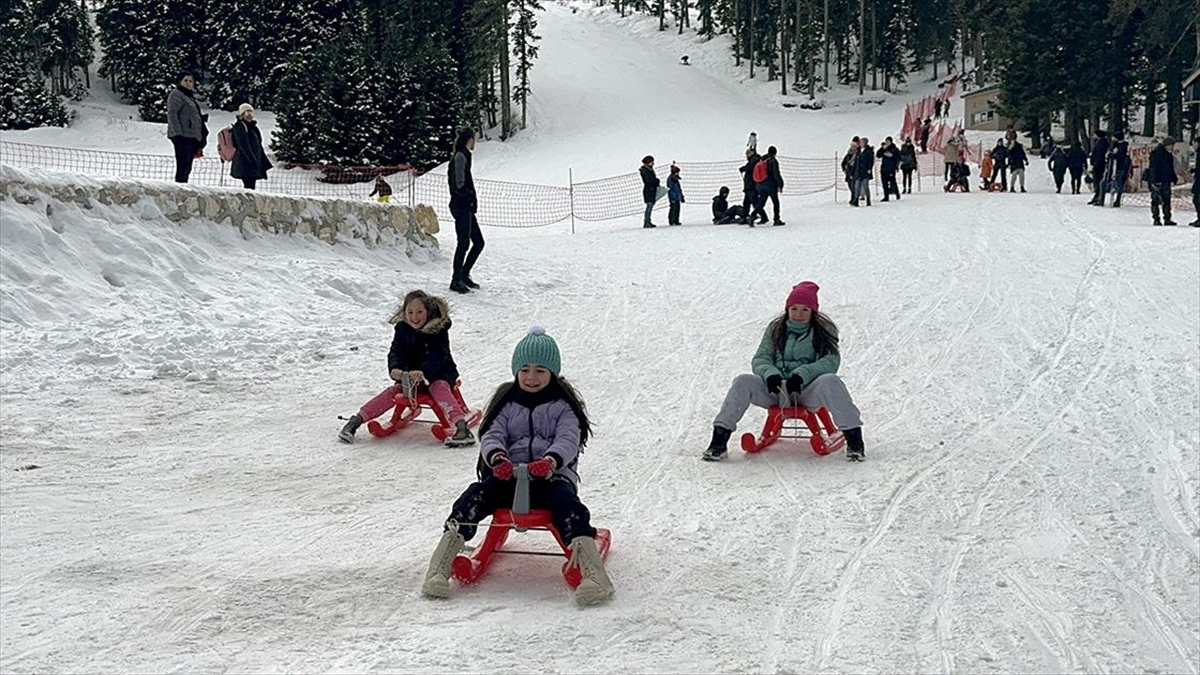 Önemli kış turizm merkezlerinden Ilgaz Dağı'ndaki Yurduntepe Kayak Merkezi'nde yarıyıl