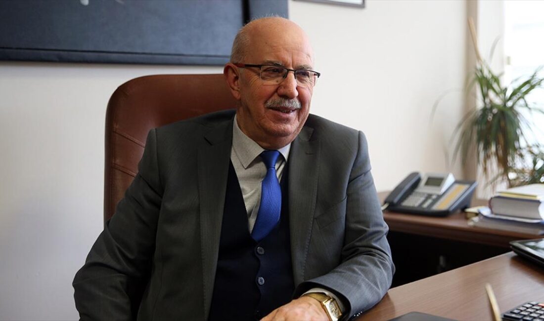 Kastamonu'da 17 yaşında işçi olarak kamuda çalışmaya başlayan Mehmet Bekar,