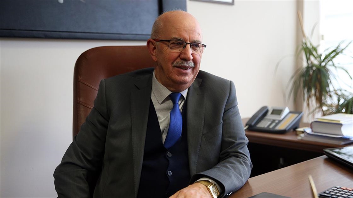 Kastamonu'da 17 yaşında işçi olarak kamuda çalışmaya başlayan Mehmet Bekar,