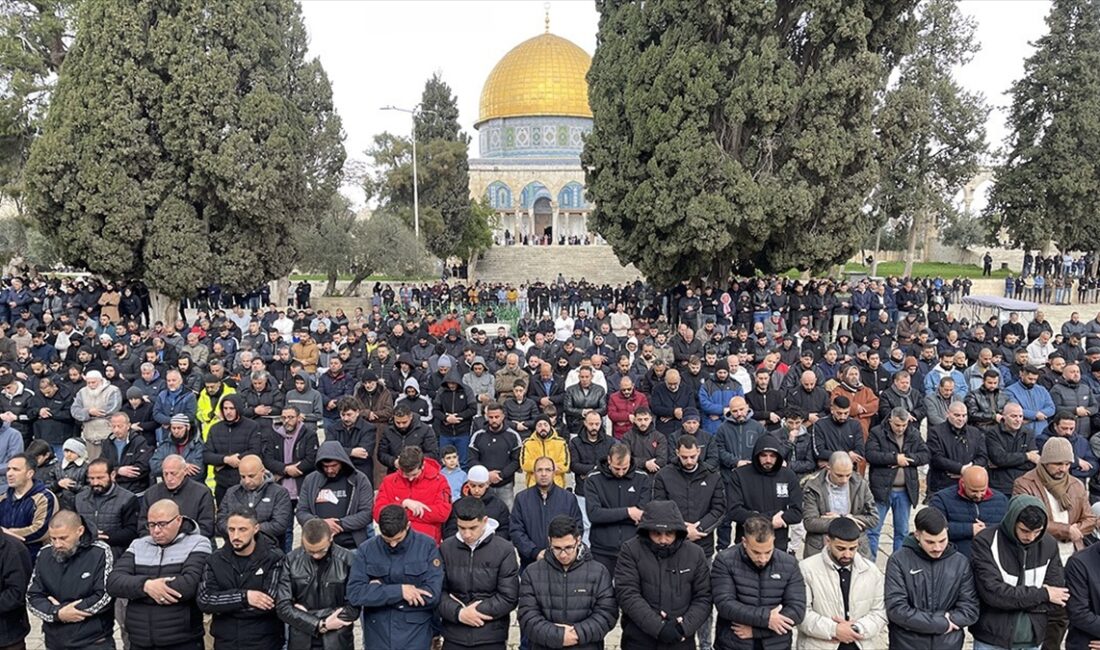 İsrail istihbaratından hükümete “Mescid-i Aksa kısıtlamasının din savaşına yol açabileceği” uyarısı İsrail İç Güvenlik Teşkilatı Şin-Bet (Şabak) Direktörü Ronen Bar'ın, ramazan
