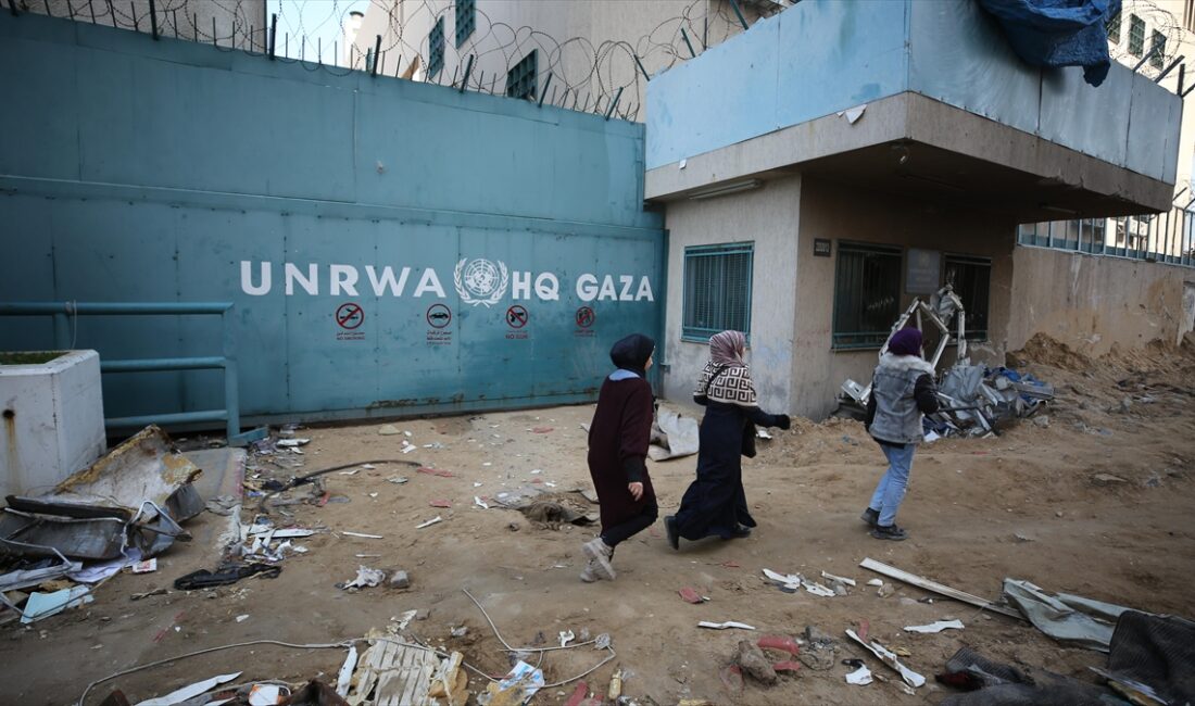 UNRWA Genel Komiseri Philippe Lazzarini, milyonlarca Filistinliye yardım sağlayan Ajans'ın