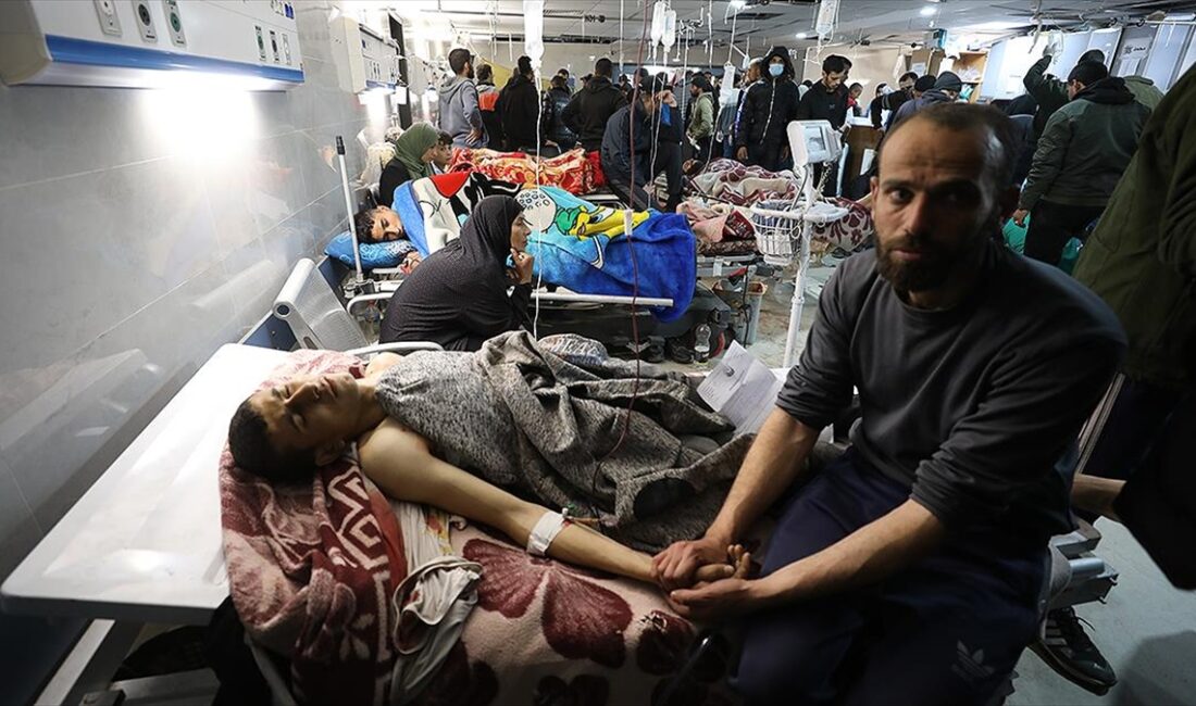 İsrail ordusunun, Gazze kentinde yardım bekleyen Filistinlilere düzenlediği saldırıda 104