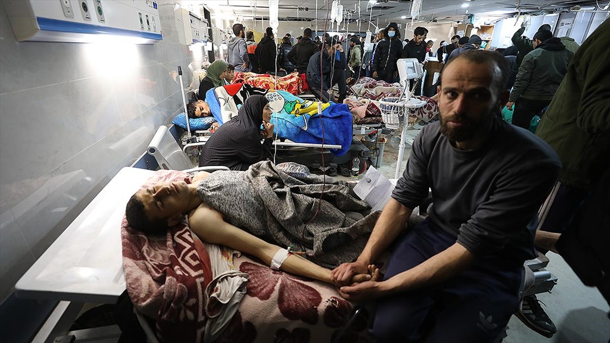 İsrail ordusunun, Gazze kentinde yardım bekleyen Filistinlilere düzenlediği saldırıda 104