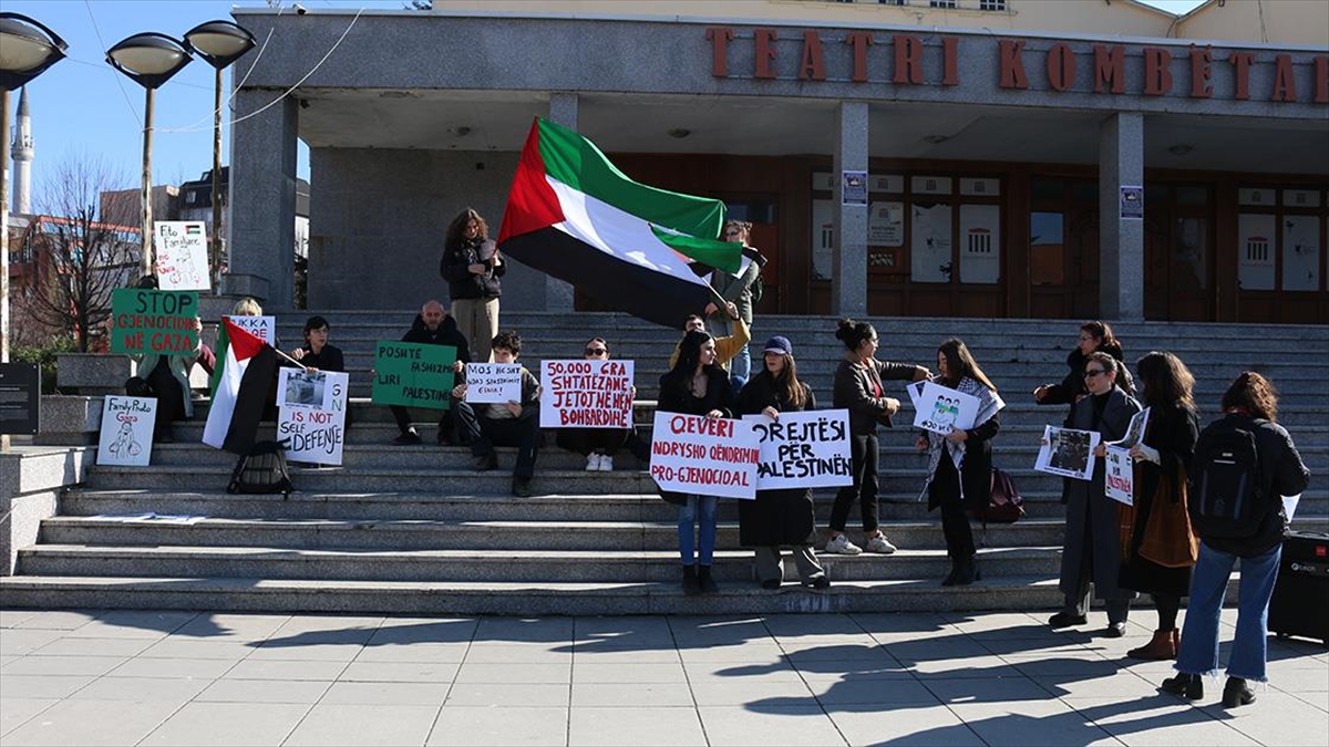 Kosova'nın başkenti Priştine'de İsrail'in Refah kentine yönelik saldırıları protesto edildi.