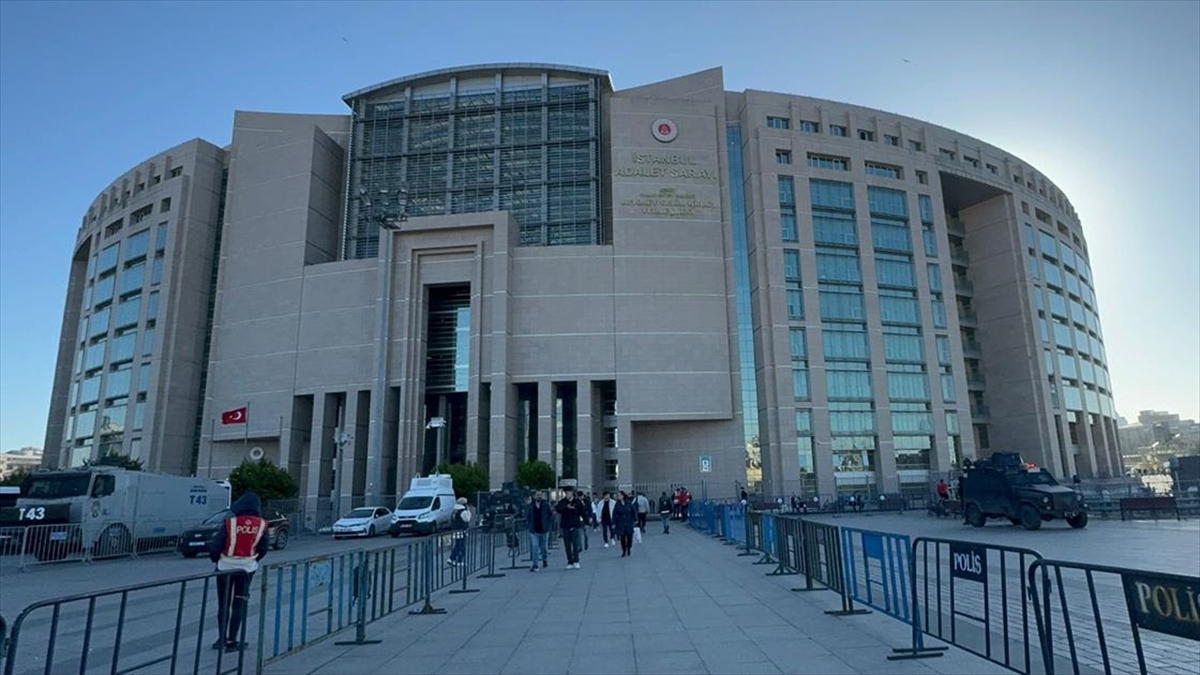 Adalet Bakanı Yılmaz Tunç, İstanbul Adliyesi önündeki polis kontrol noktasına