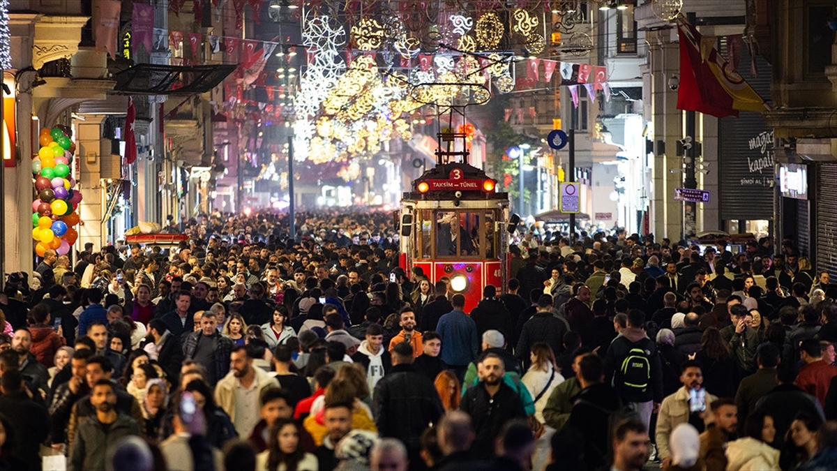 Türkiye’nin en kalabalık ili İstanbul, 2023'te nüfusu 15 milyon 655
