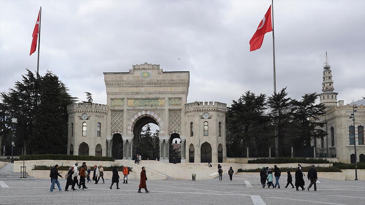 Türkiye'nin en köklü eğitim kurumlarından İstanbul Üniversitesi (İÜ), tarihiyle simge