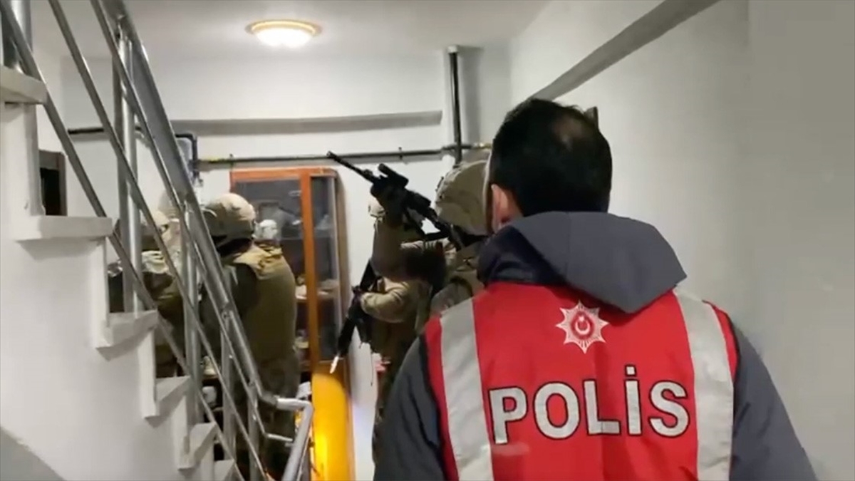 İstanbul'da, 1,5 aylık dönemde yapılan çalışmalar kapsamında çeşitli suçlardan aranan