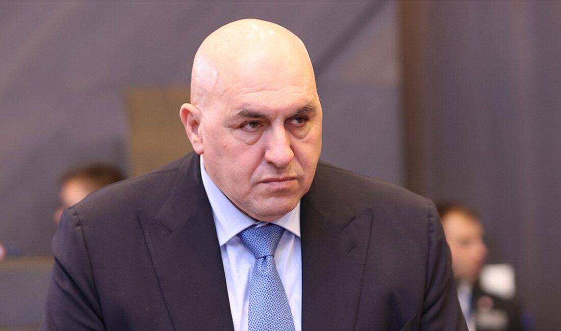 İtalya Savunma Bakanı Guido Crosetto'nun şiddetli göğüs ağrısı şikayetiyle dün