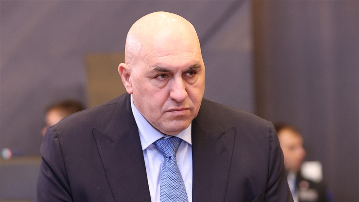 İtalya Savunma Bakanı Guido Crosetto'nun şiddetli göğüs ağrısı şikayetiyle dün