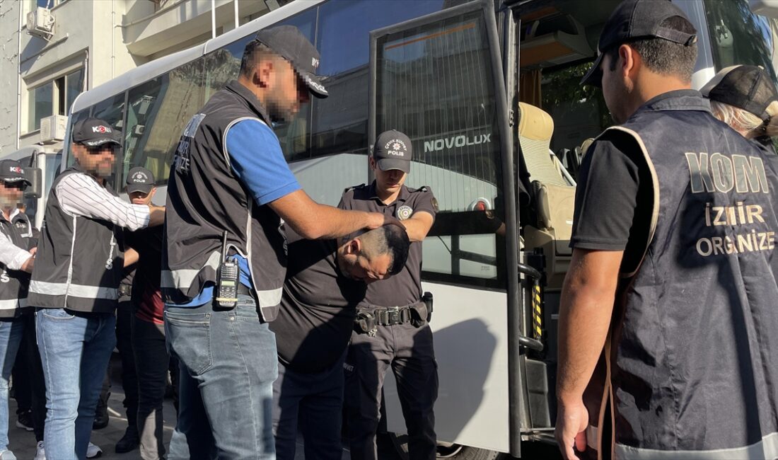 İZMIR (AA) – Karşıyaka Cumhuriyet Başsavcılığınca yürütülen “nitelikli dolandırıcılık” ve