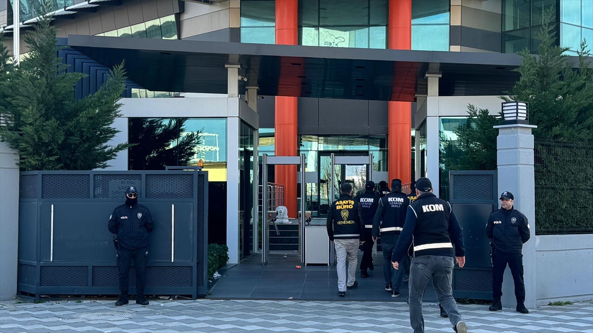 İzmir'de 30 kişi hakkında yüksek kar vaadiyle nitelikli dolandırıcılık suçlamasıyla