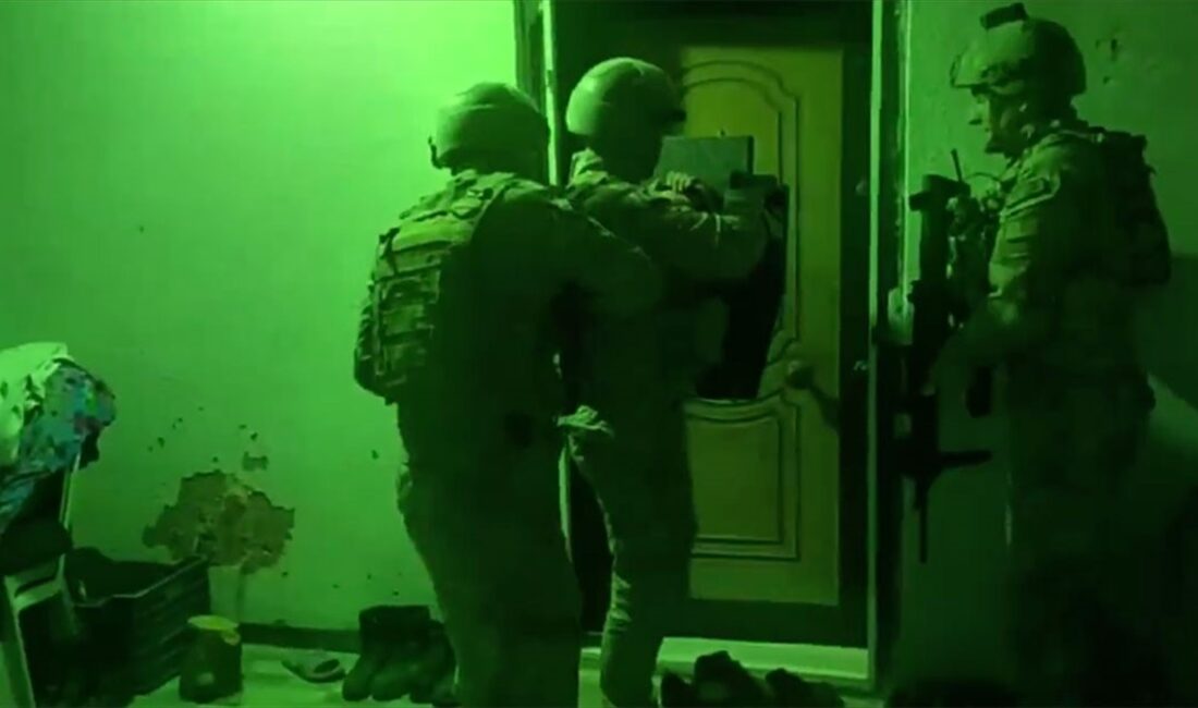 İçişleri Bakanı Ali Yerlikaya, "Kafes-38" operasyonunda Balıkesir ve Tekirdağ'da elebaşılığını