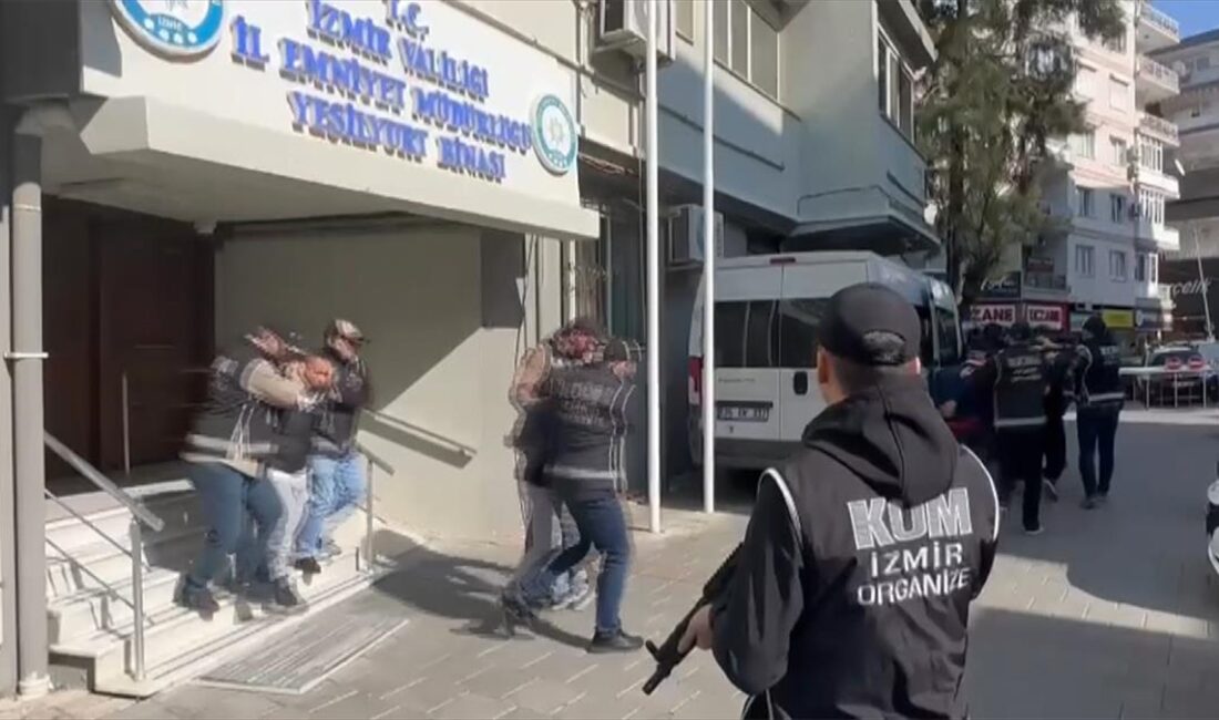 Suç örgütlerine yönelik düzenlenen Kafes-41 operasyonunun İzmir ayağında gözaltına alınan