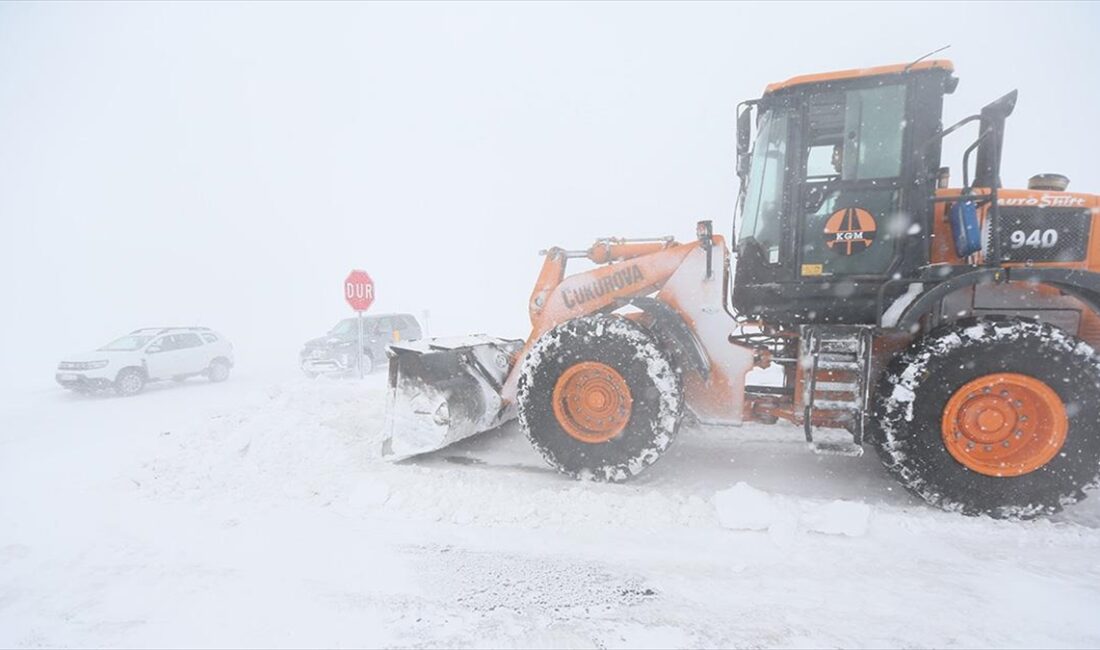 KARS (AA) – Kentte dün başlayan ve aralıklarla devam eden