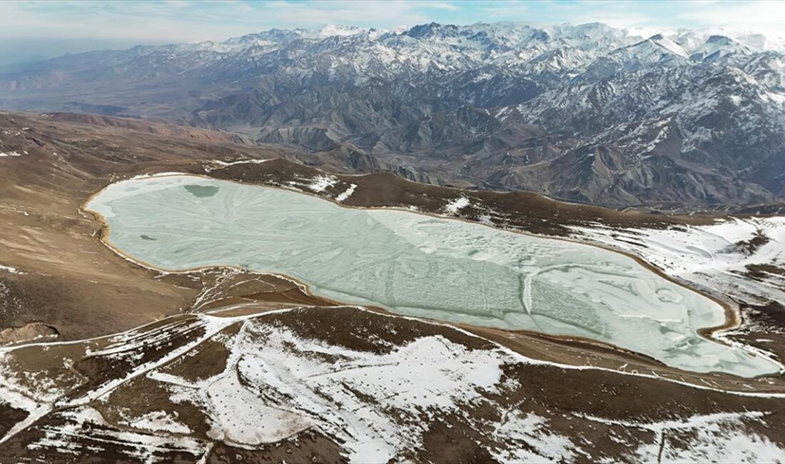 Kars'ın Kağızman ilçesinde, Aras Vadisi'nin kuzeyindeki dağlar arasında bulunan Deniz