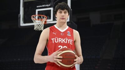 A Milli Basketbol Takımı'na ilk kez çağrılan 19 yaşındaki oyuncu