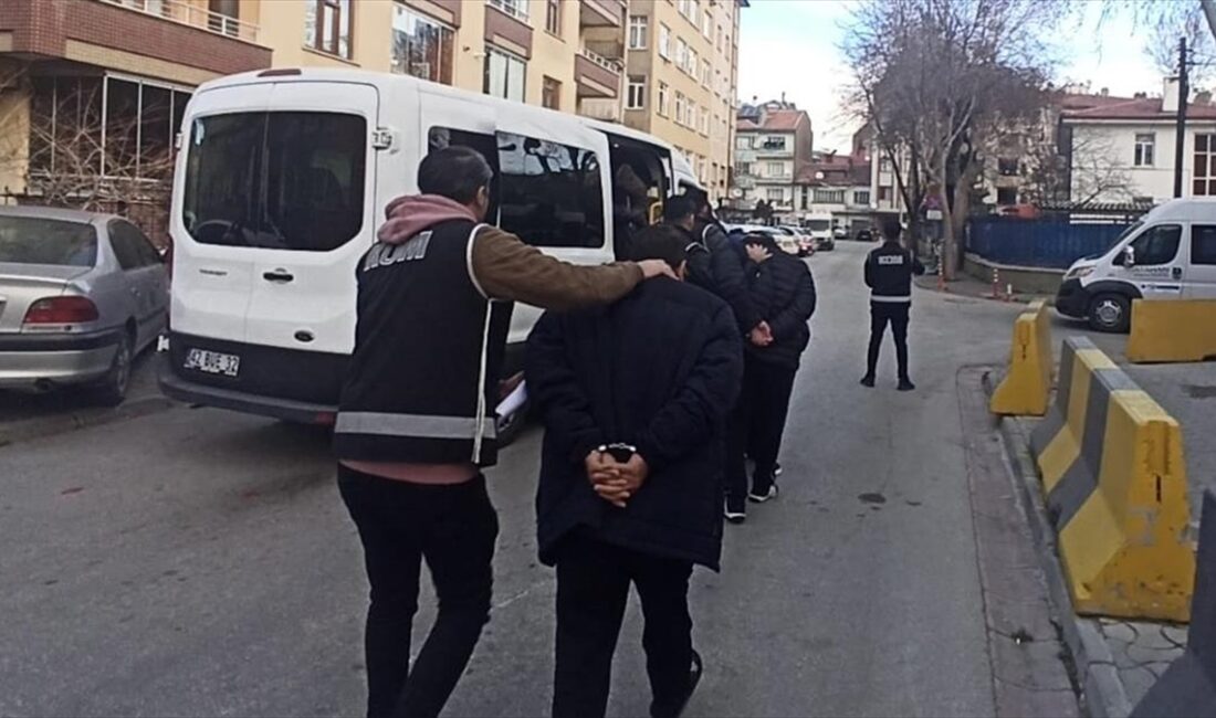Konya'da suç örgütüne yönelik Kafes-37 operasyonunda gözaltına alınan 9 zanlıdan