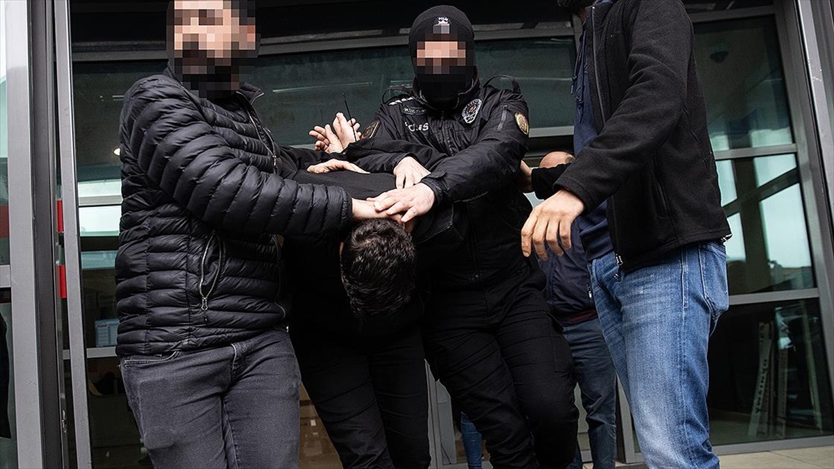 AK Parti Küçükçekmece Belediye Başkan adayı Aziz Yeniay'ın Kanarya Mahallesi'ndeki
