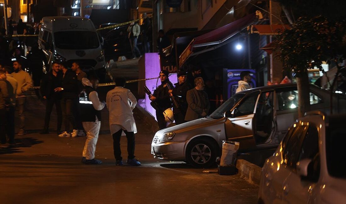 AK Parti Küçükçekmece Belediye Başkan adayı Aziz Yeniay'ın seçim çalışması