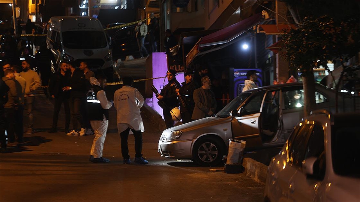 AK Parti Küçükçekmece Belediye Başkan adayı Aziz Yeniay'ın seçim çalışması