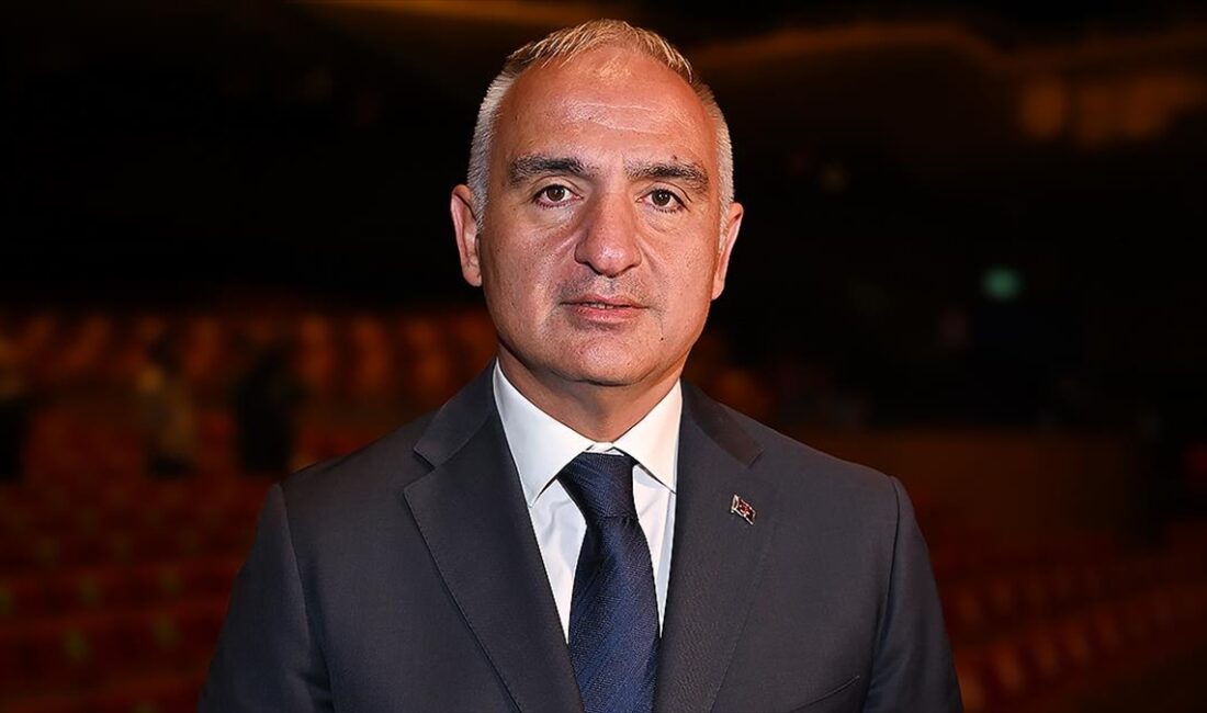 Kültür ve Turizm Bakanı Mehmet Ersoy, Türkiye'nin turizm sektöründe ilk