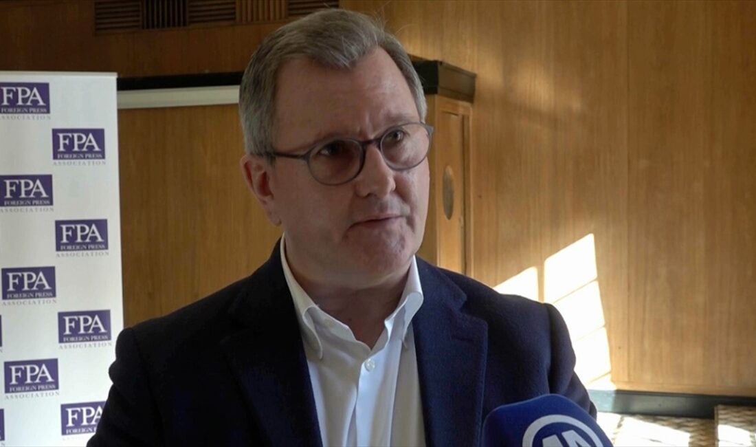 Kuzey İrlandalı birlik yanlısı Demokratik Birlik Partisi (DUP) lideri Jeffrey