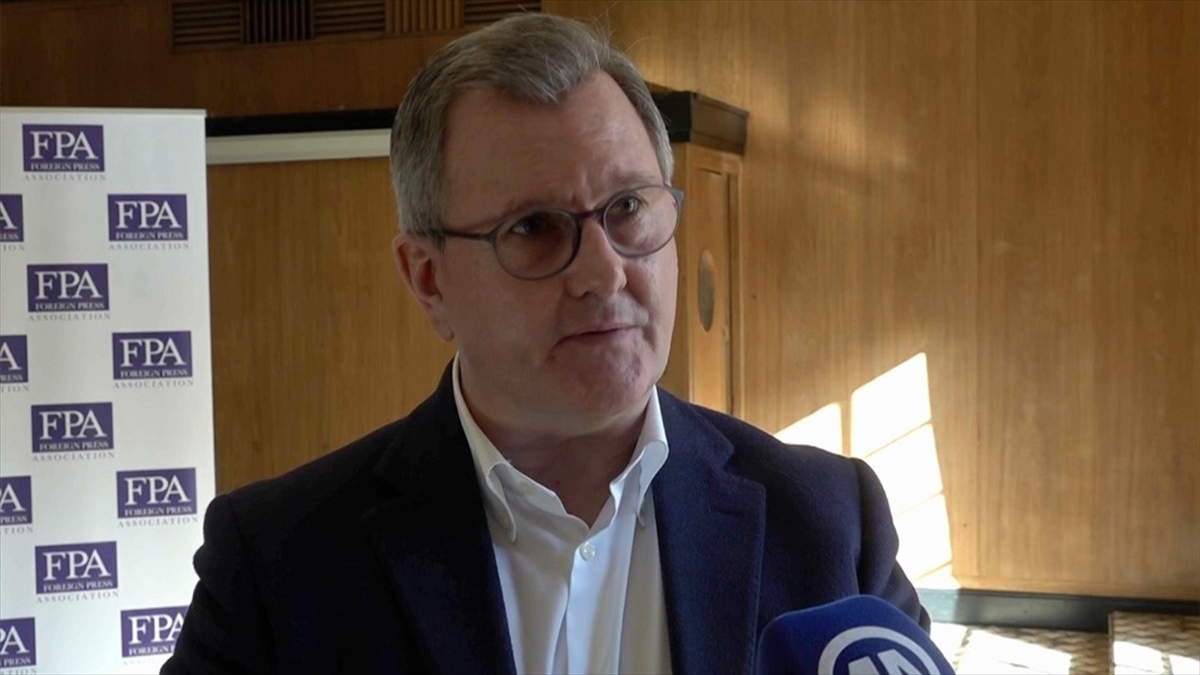 Kuzey İrlandalı birlik yanlısı Demokratik Birlik Partisi (DUP) lideri Jeffrey